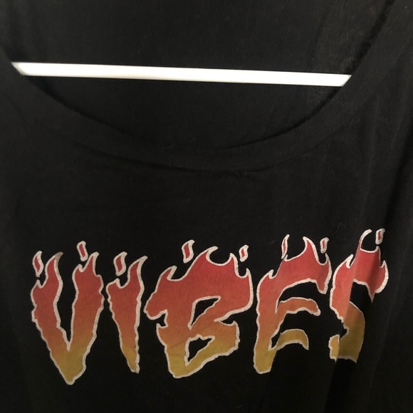 VIBES t-shirt - Picture 2 of 3